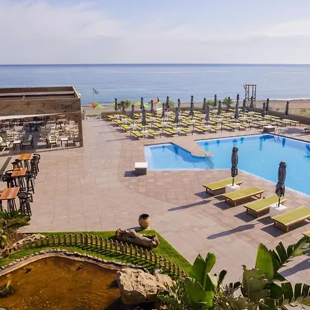 Enorme Eanthia Beach 4*